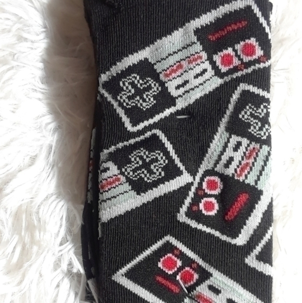 Nintendo Entertainment System Crew Socks - Picture 2 of 4